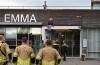 Verwarde man klimt op dak bij Zorgcentrum Emma