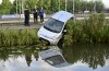 Auto te water geraakt op de N484