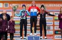 Isis Versluis pakt als eerstejaars junior de nationale titel veldrijden