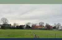 Nieuwe woningen en bedrijfsverzamelgebouw in Est