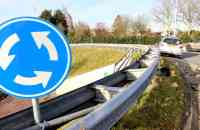 Twee gewonden bij botsing rotonde Rivierenlandlaan in Tiel