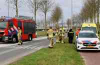 Fietser rijdt sloot in aan de Schaarsdijkweg in Tiel