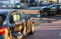 Aanrijding op Stuartweg met flinke schade tot gevolg