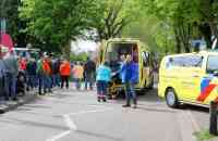Toeschouwer onwel tijdens Koningsdagoptocht in Est, stoet stilgelegd